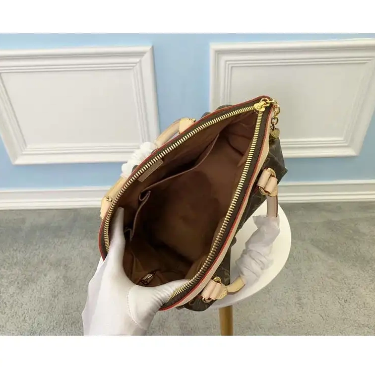 19T1L0212 LV Bags 0821